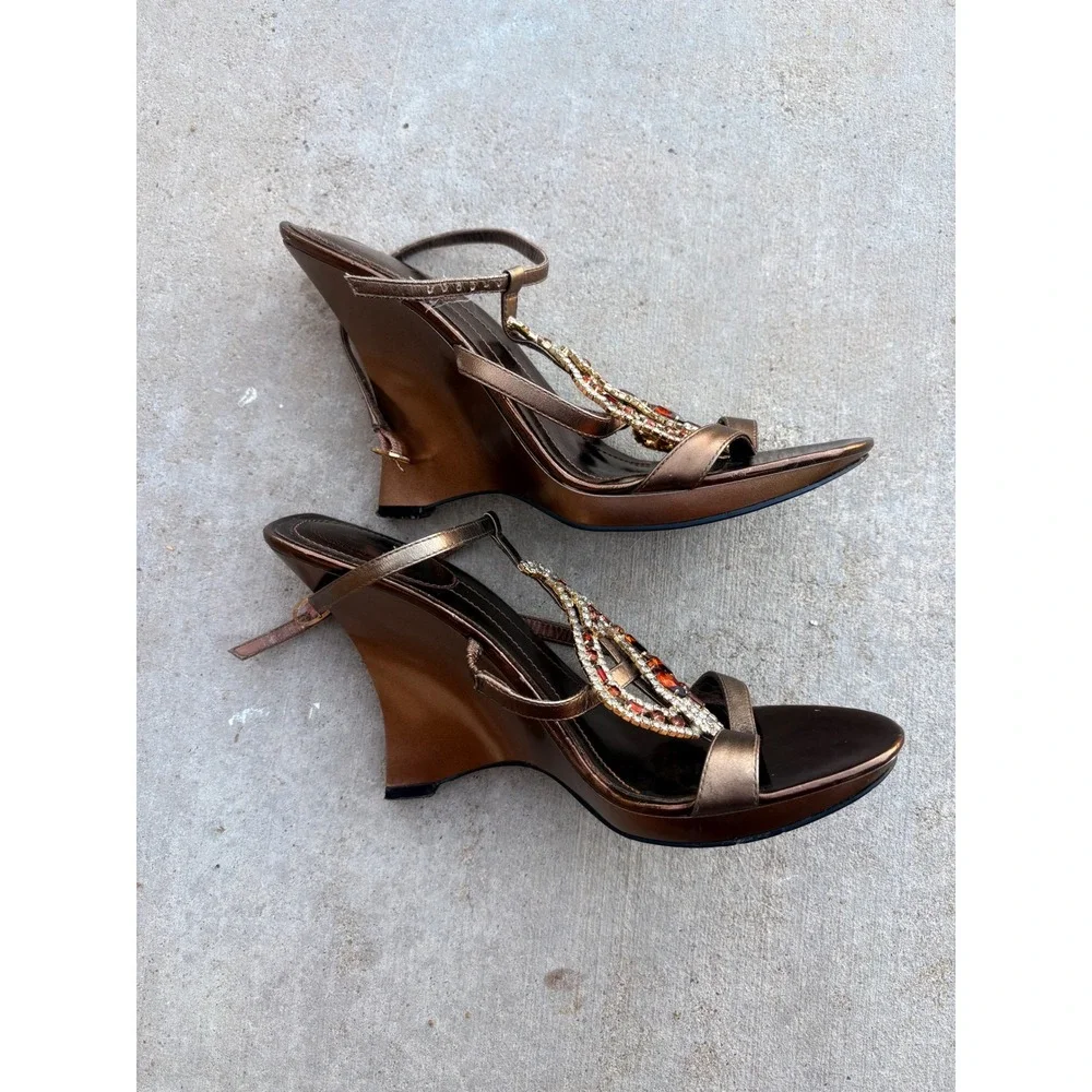 Y2K Grail Baby Phat Metallic Bronze Rhinestone Cat Logo Wedge Sandals Heels 7 - Picture 3 of 5